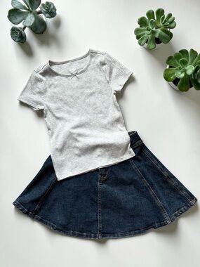 Tee & Denim Skirt Outfit